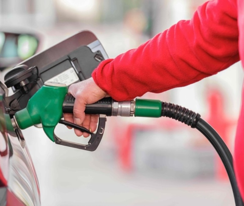 Orta Doğu'daki savaş küresel yakıt krizini tetikledi: Slovenya'da benzin satışına limit