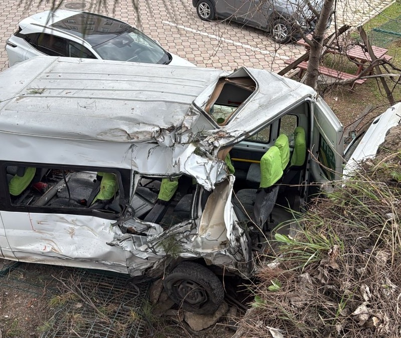 Samsun’da kontrolden çıkan kamyon 4 araca çarptı: 19 yaralı