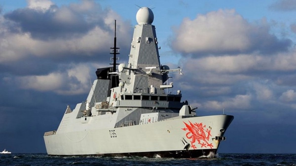 İngiliz savaş gemisi HMS Dragon Doğu Akdeniz'de