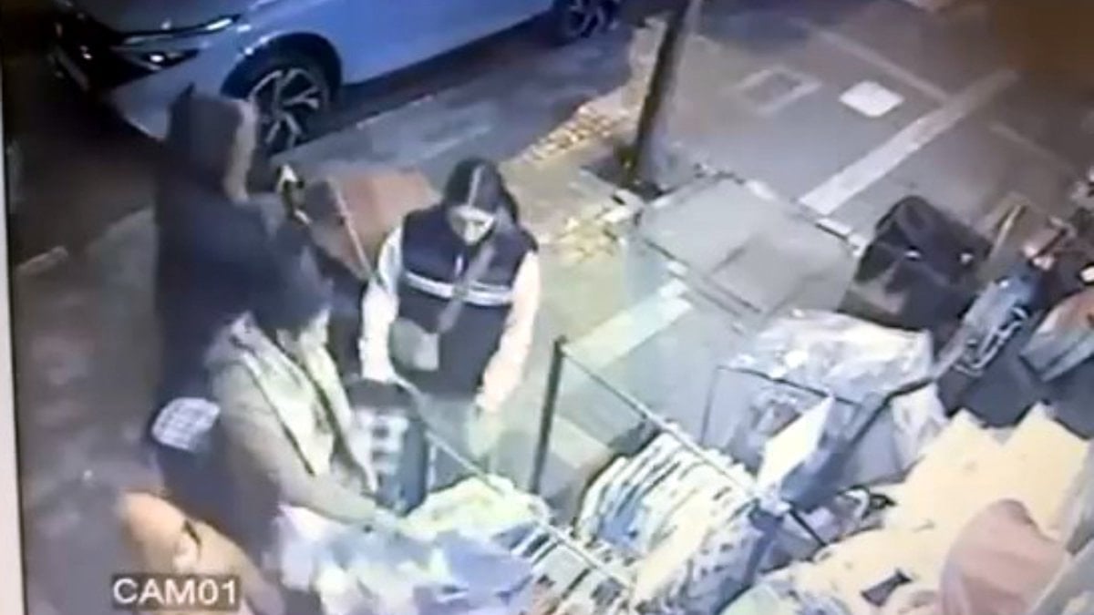 İstanbul'da hırsızların "pes" dedirten rahat tavırları kamerada