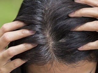 Kimyasal kullanmak yok: Beyaz saçları kapatan ev yapımı doğal boya tarifi