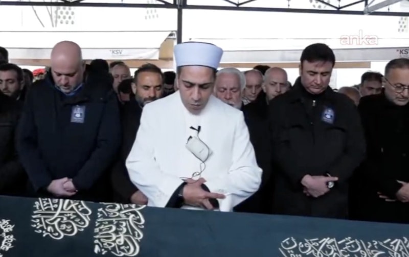 Ünlü Prodüktör Erol Köse’nin Sade Cenaze Töreni ve Son Yolculuğu