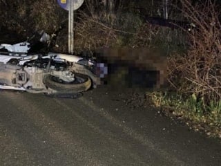 Bursa'da devrilen motosikletin sürücüsü can verdi