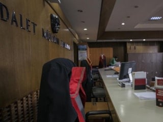 Yasa dışı sorgulama yapan tapu teknikeri: 300 bin lira teklif edildi