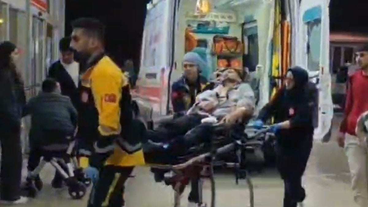 Adana'da bıçaklı kavgada 2 kişi yaralandı