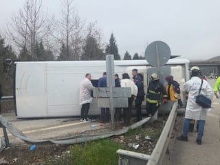 Yalova’da işçi servis midibüsü devrildi: 1 ölü 20 yaralı