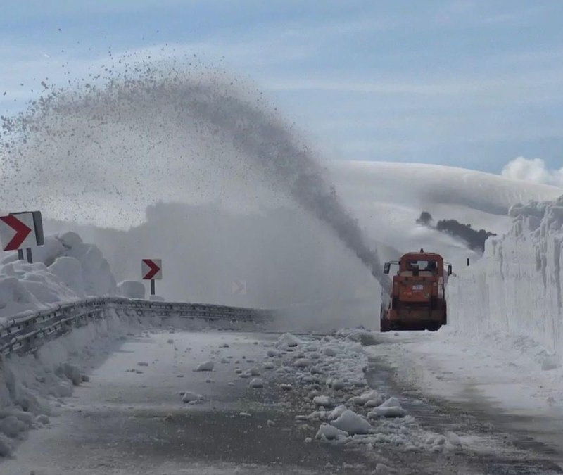 Ardahan Bülbülan Geçidi’nde karla mücadele