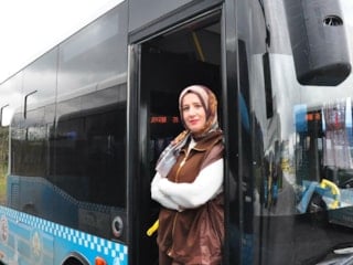 Manisa'nın ilk kadın otobüs şoförü oldu