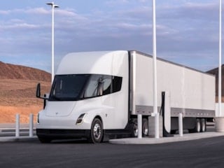 Elektrikli nakliyat: Tesla Semi Truck 2026 güncel fiyatı ve özellikleri