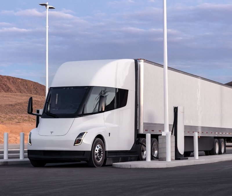 Elektrikli nakliyat: Tesla Semi Truck 2026 güncel fiyatı ve özellikleri