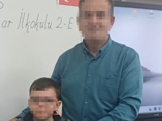 Antalya'da oğlunun öğretmeninden şikayetçi oldu