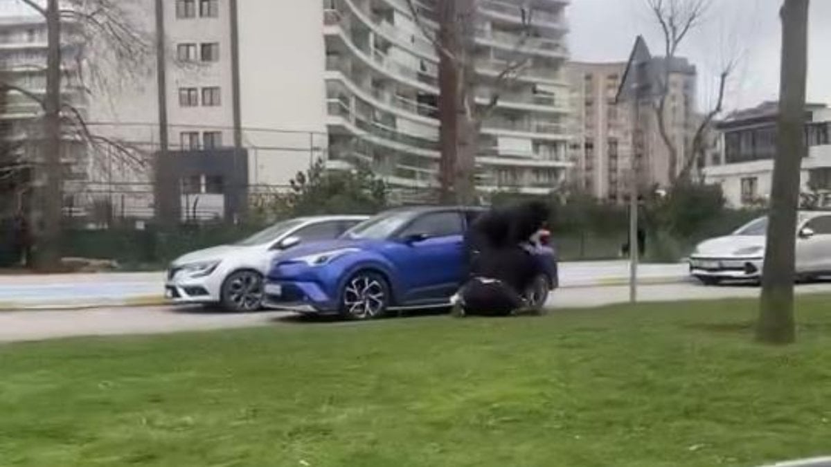 İstanbul'da trafik tartışmasında iki kadın saç saça kavga etti