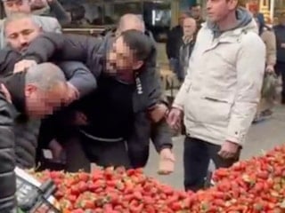 Sakarya’da seyyar satıcı, zabıtaya saldırdı