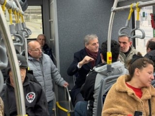 Sakarya halkı metrobüsten memnun: Belediye Başkanı yolcularla seyahat etti