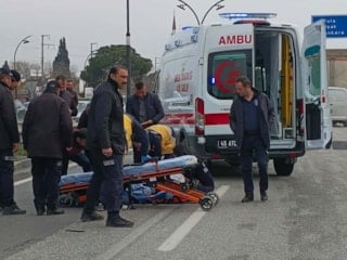 Manisa'da minibüsün çarptığı yaya ağır yaralandı