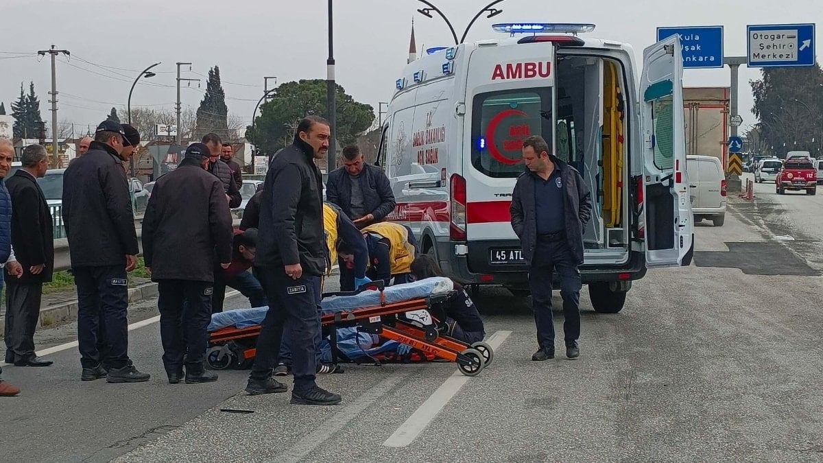 Manisa'da minibüsün çarptığı yaya ağır yaralandı