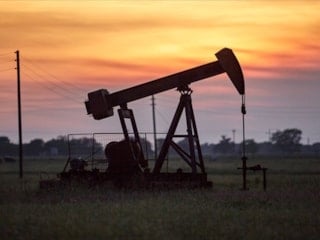 Brent petrolün varil fiyatı 104 dolara yükseldi