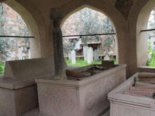 Manisa’da 500 yıllık hazirede tahribat