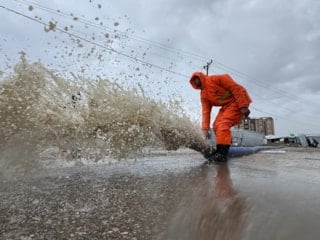 Gazze’de etkili olan şiddetli yağmur hayatı olumsuz etkiledi