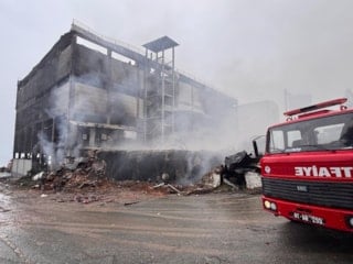 Trabzon’daki fındık fabrikasında yangın kontrol altında