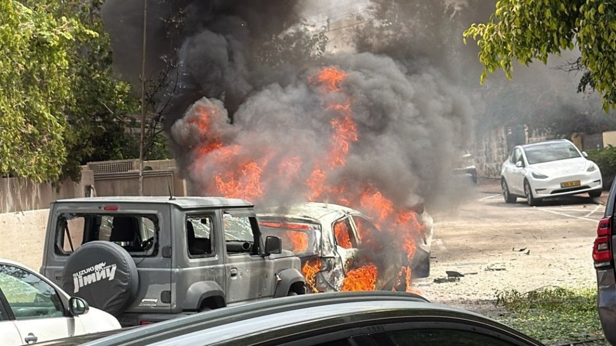 İran'da İsrail'e misilleme saldırı: 2 kişi yaralandı