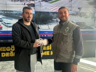 Bursa'da 200 bin TL bulan belediye personeli sahibine teslim etti