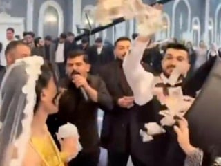 Şanlıurfa'da bir düğünde ortaya saçılan paralar gündem oldu: O anlar kamerada
