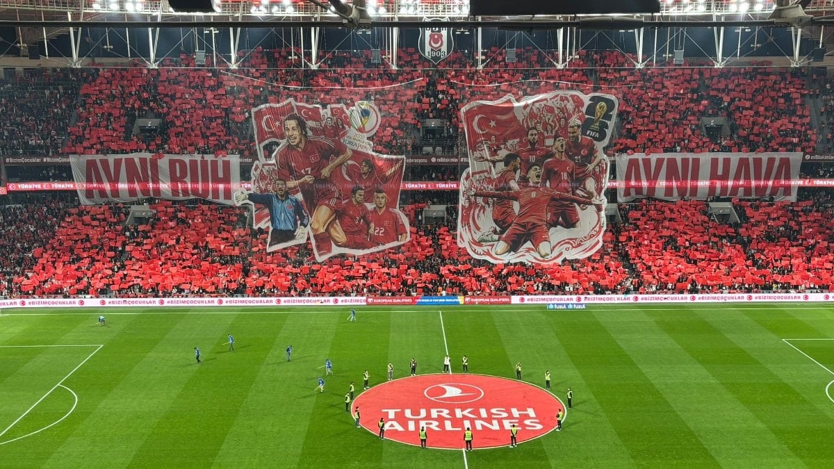 Türkiye - Romanya maçı öncesinde koreografi: Aynı ruh, aynı hava