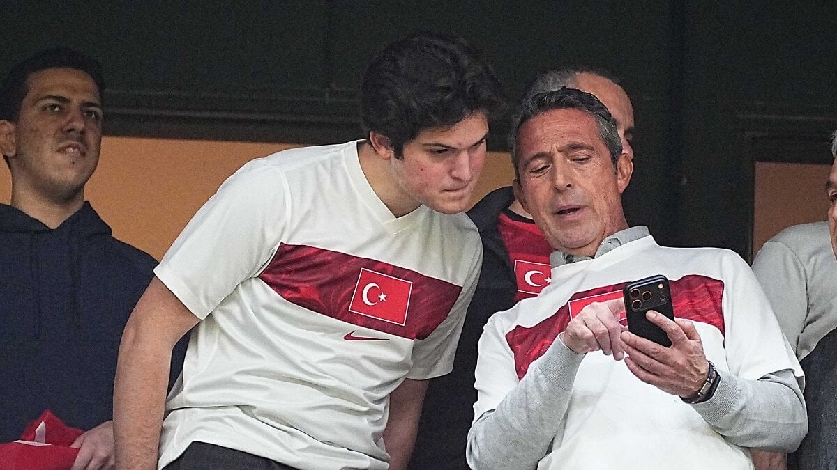Ali Koç ve oğlu, Türkiye - Romanya maçına geldi
