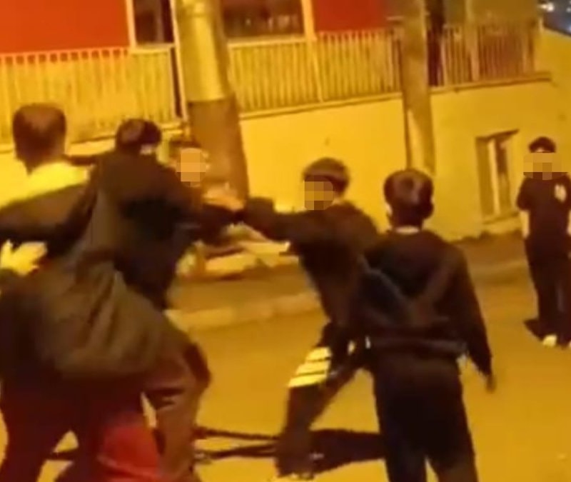 Ankara'da bir çocuk önü kesilerek yaşıtları tarafından darbedildi