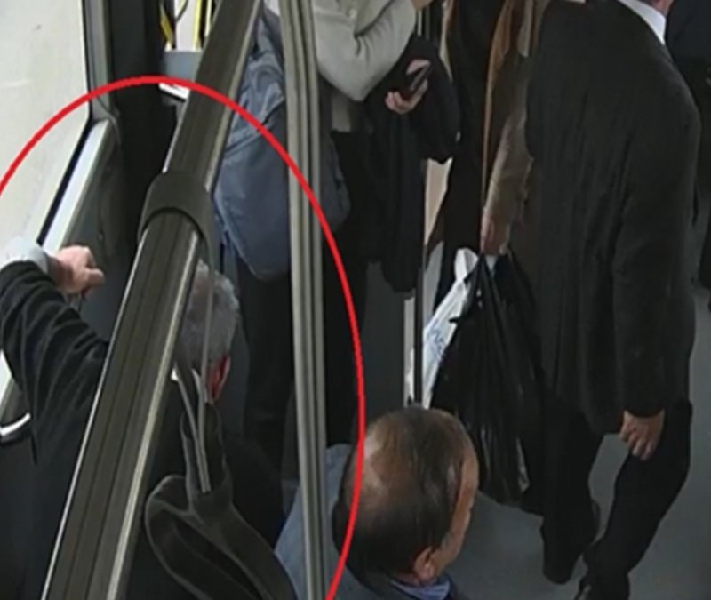 Elazığ'da otobüs şoförü rahatsızlanan yolcuyu hastaneye yetiştirdi