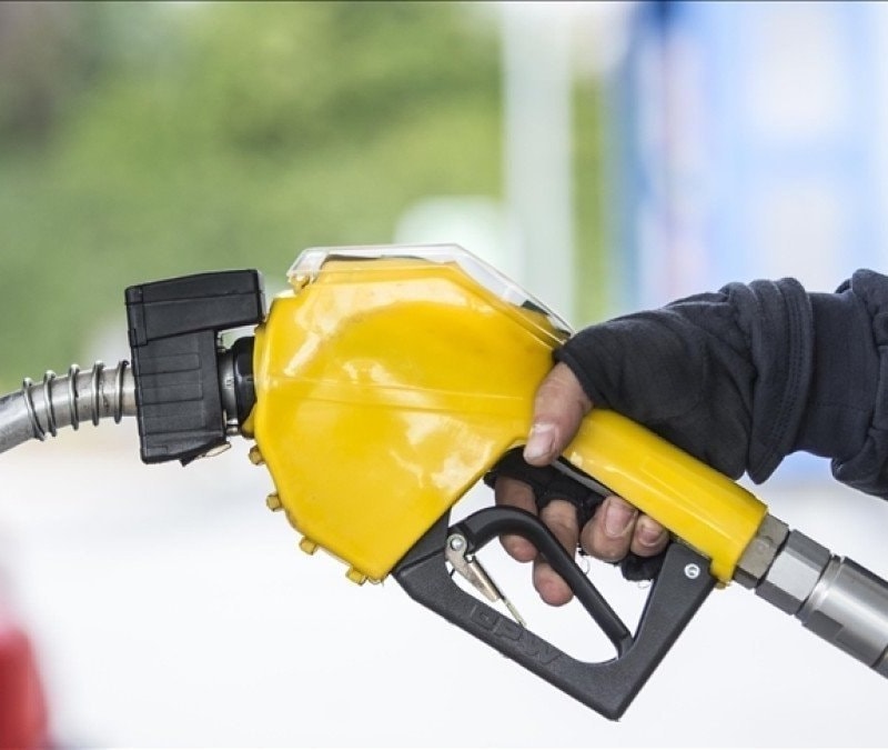 Akaryakıtta indirim: Motorinin litresi 70 liranın altına geriledi