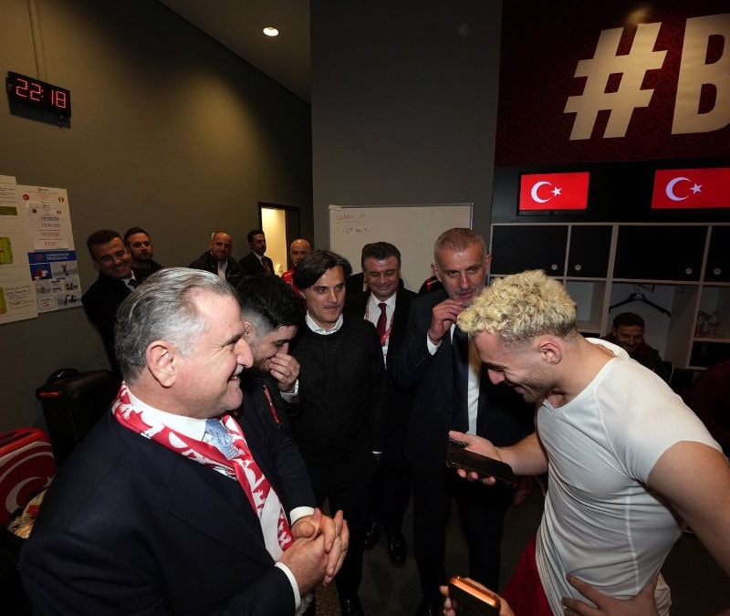 Cumhurbaşkanı Erdoğan, A Milli Futbol Takımı'nı kutladı