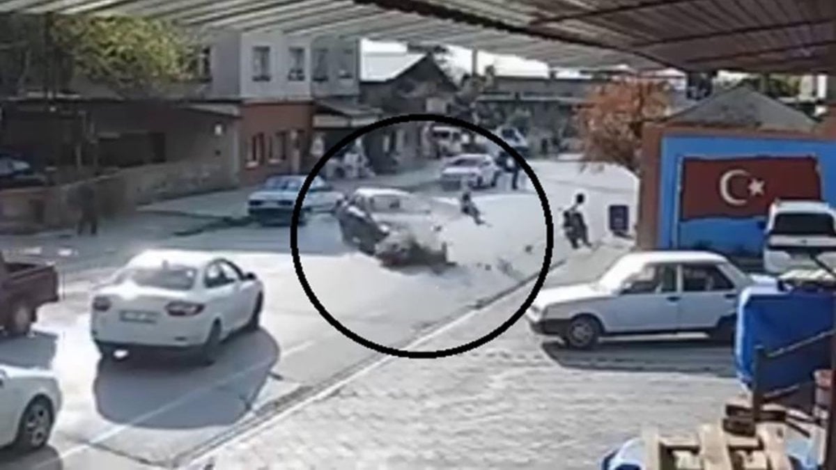 Hatay’da motosiklet sürücüsü, çarpışmanın etkisiyle havaya savruldu