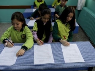 Elazığ'da akran zorbalığına karşı örnek adım: Öğrenciler 'dostluk sözleşmesi' imzaladı