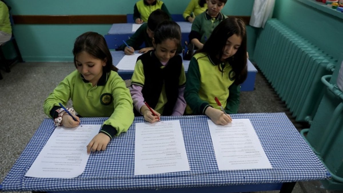 Elazığ'da akran zorbalığına karşı örnek adım: Öğrenciler 'dostluk sözleşmesi' imzaladı