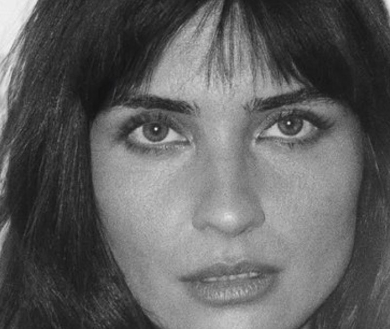 Tuba Büyüküstün'ün yeni filminden ilk fotoğraflar! Koltuk altına yorum yağdı