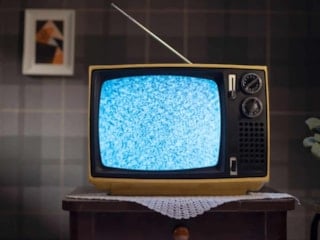 Bugünkü TV akışı: 27 Mart 2026 Taşacak Bu Deniz, Kızılcık Şerbeti, Arka Sokaklar...