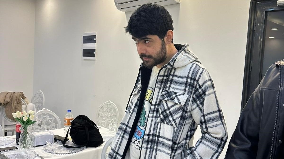 Hatay'da evden çıkmayan Barış, 25. yaşına bilgisayar başında girdi