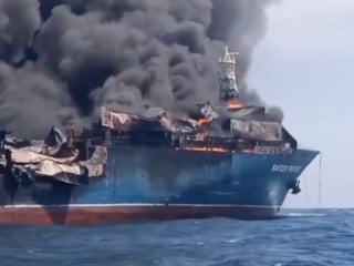 Hürmüz Boğazı'ndan 2 günde 7 gemi geçti: İzinsiz geçen gemiler alevler içinde