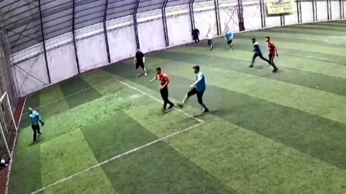 Kahramanmaraş'ta halı sahada göğsüne top isabet etti, kalbi durdu