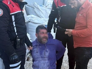 Antalya'da iş yerini yakmaya çalıştı