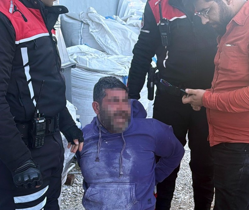 Antalya'da iş yerini yakmaya çalıştı