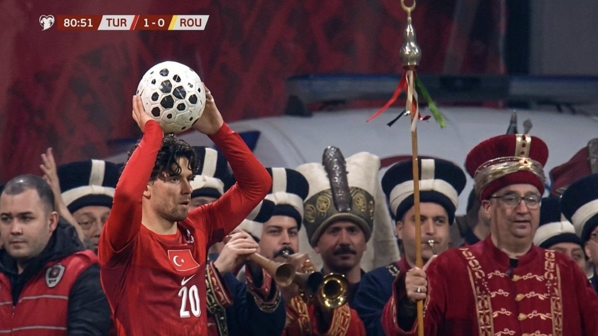 Ferdi Kadıoğlu ve mehter takımının o anı dünyada viral oldu