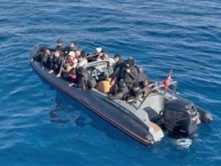 Aydın'da 2 göçmen kaçakçısı ile 101 düzensiz göçmen yakalandı