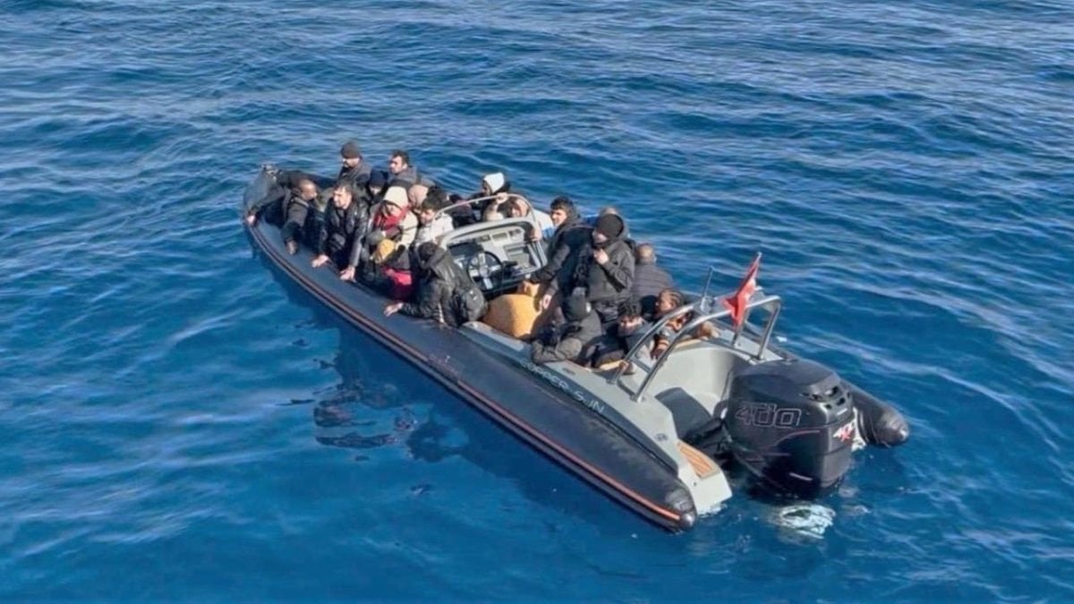 Aydın'da 2 göçmen kaçakçısı ile 101 düzensiz göçmen yakalandı