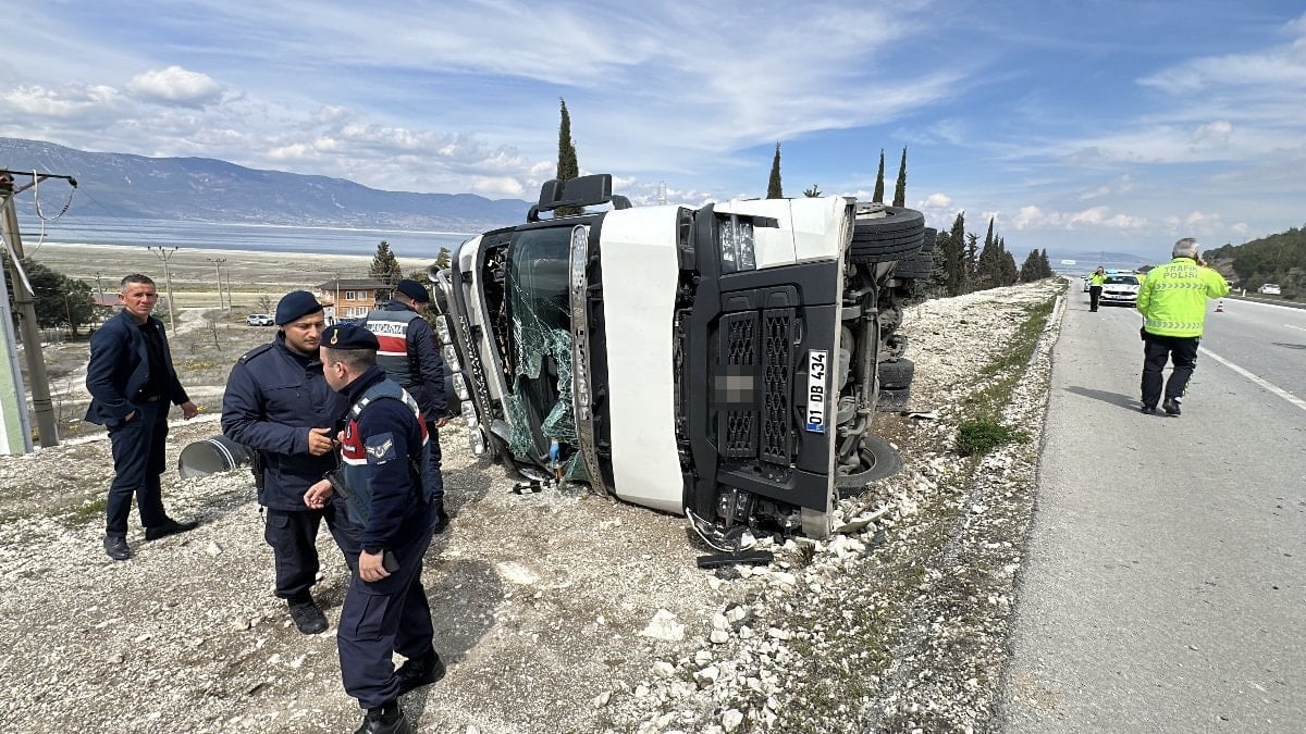 Burdur'da alkollü sürücünün kullandığı tır yan yattı: 1 yaralı