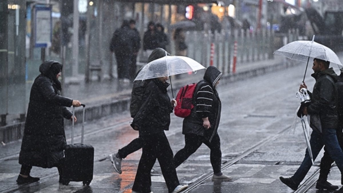 İstanbul için saat verildi: Şemsiyeleri hazırlayın