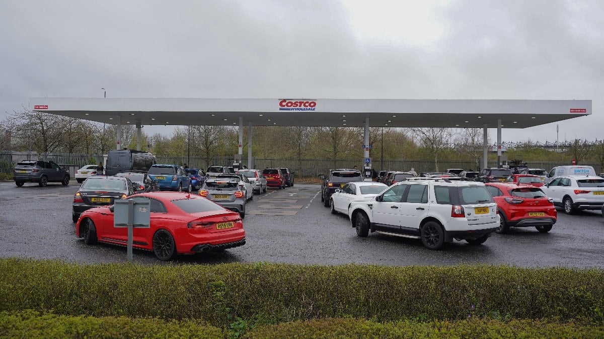 Küresel enerji krizi derinleşiyor: Akaryakıt kuyrukları uzadı