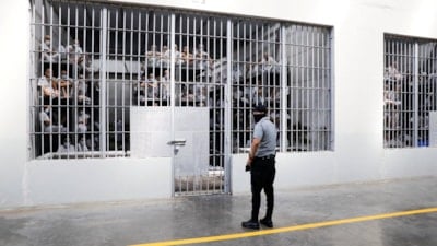 El Salvador'da suça sürüklenen çocuklara müebbet hapis yolu açıldı